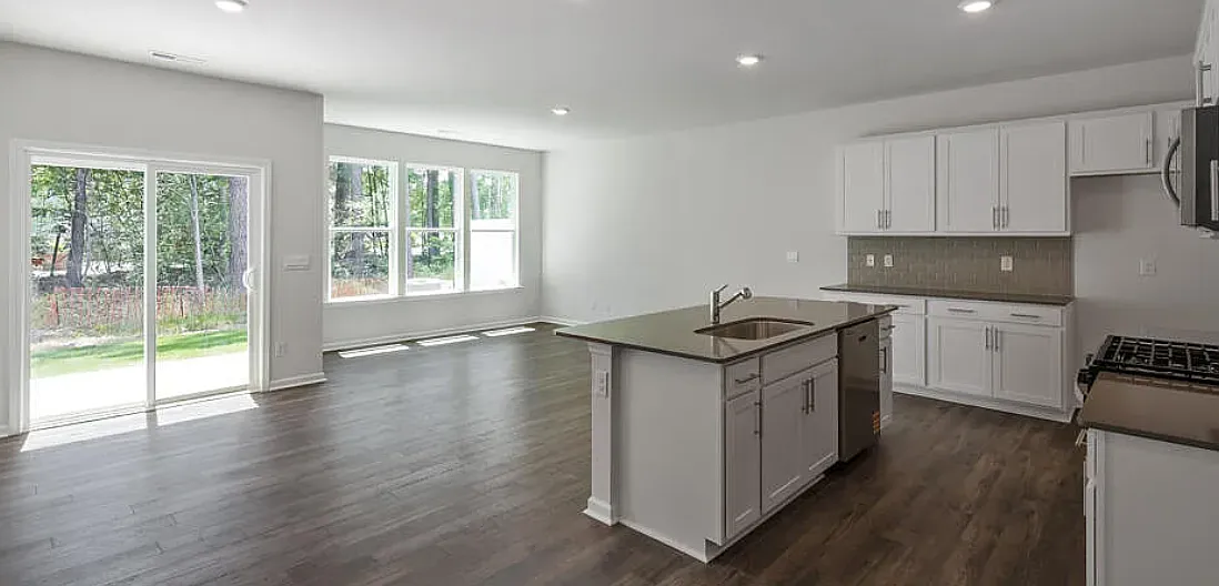 3 bed, 1699 sqft, $2,095 — Photo 2