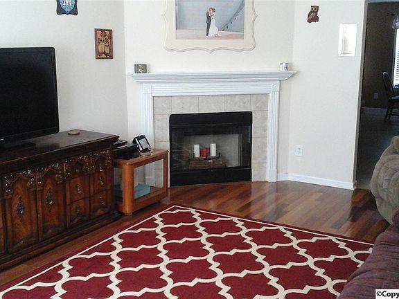 4th image of 216 Old Country Ct