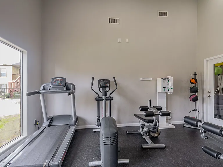 Shadow Bay Apartments — Photo 5