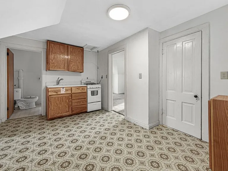214 W College St #2 — Photo 3