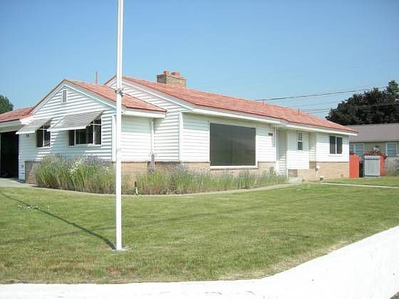 1st image of 2417 Lemaister Ave