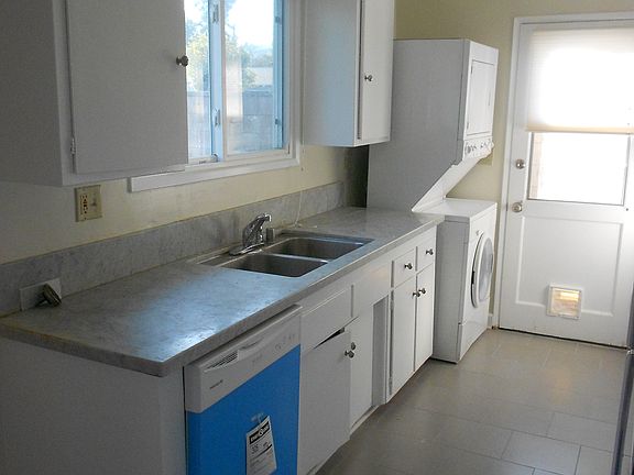 5th image of 23946 Hartland St