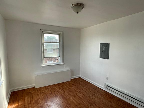 2nd image of 1334 Barnett St Floor 2