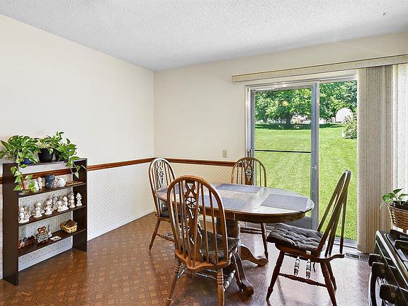 5th image of 2585 Lindsay Ln