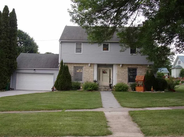 205 S Ross St, Farmersburg, IA 52047