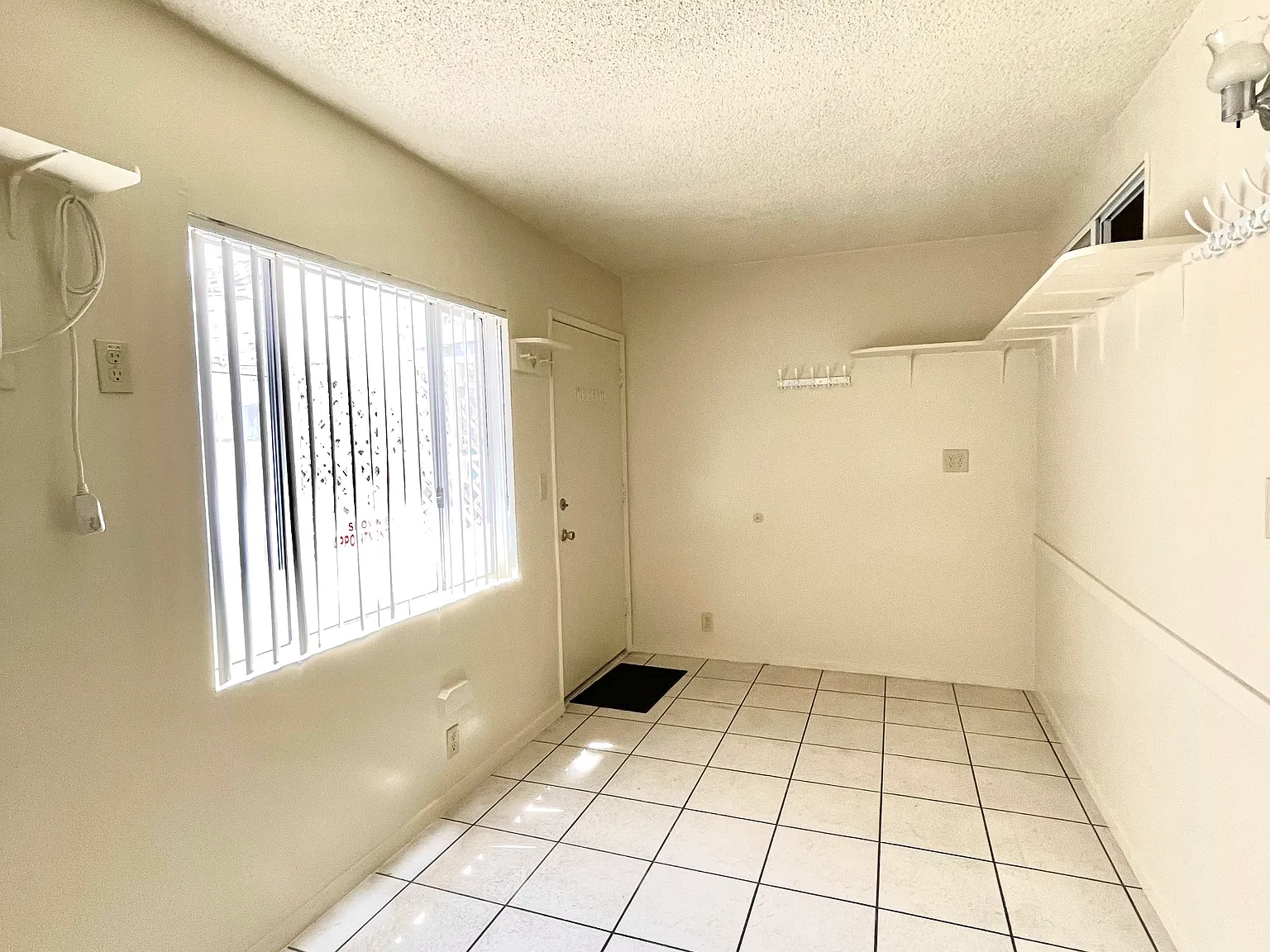 1843 E Palmyra Ave — Photo 3