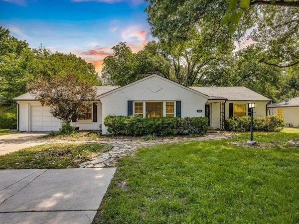 220 N Edgemoor Dr, Wichita, KS 67208