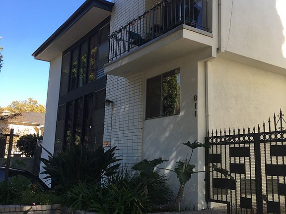 2nd image of 817 20th St #203