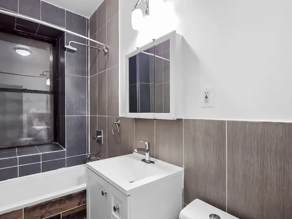 12 Pinehurst Avenue image 8 of 8