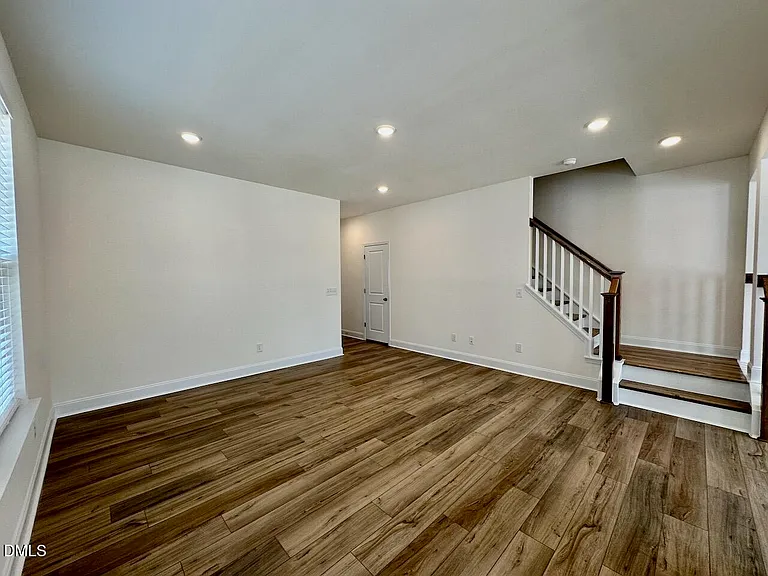 955 Kensley Grove Ln — Photo 7
