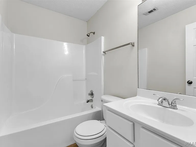 3925 Claiborne Cir — Photo 12