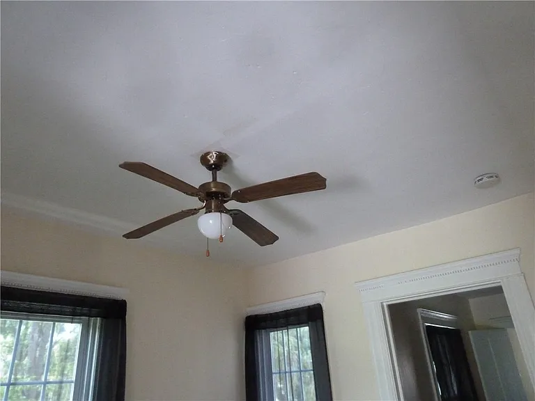 120 W 6th St — Photo 21
