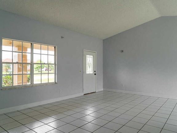 5th image of 1425 SE Appamattox Ter