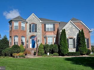25500 Falling Cedars Ct, Chantilly, VA 20152