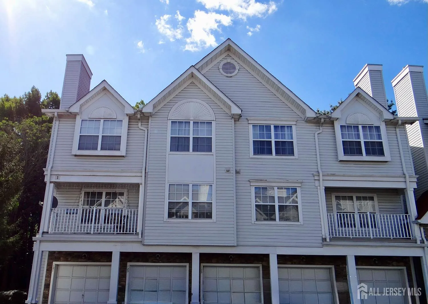 3 bed, 2.5 bath, 1587 sqft, $3,250 — Photo 1