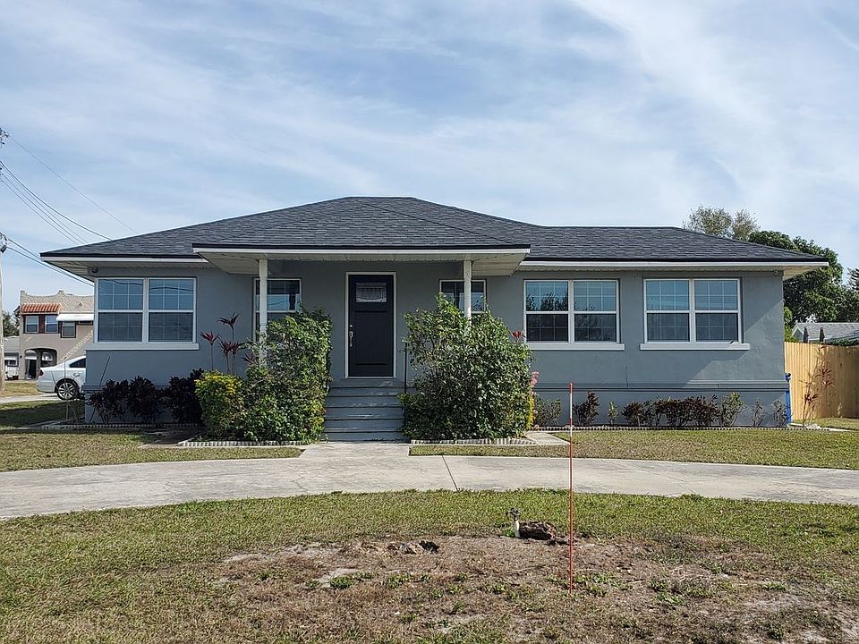 1st image of 215 S Lake Howard Dr