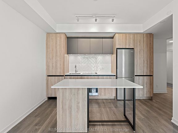 3rd image of 7950 Bathurst St #1524