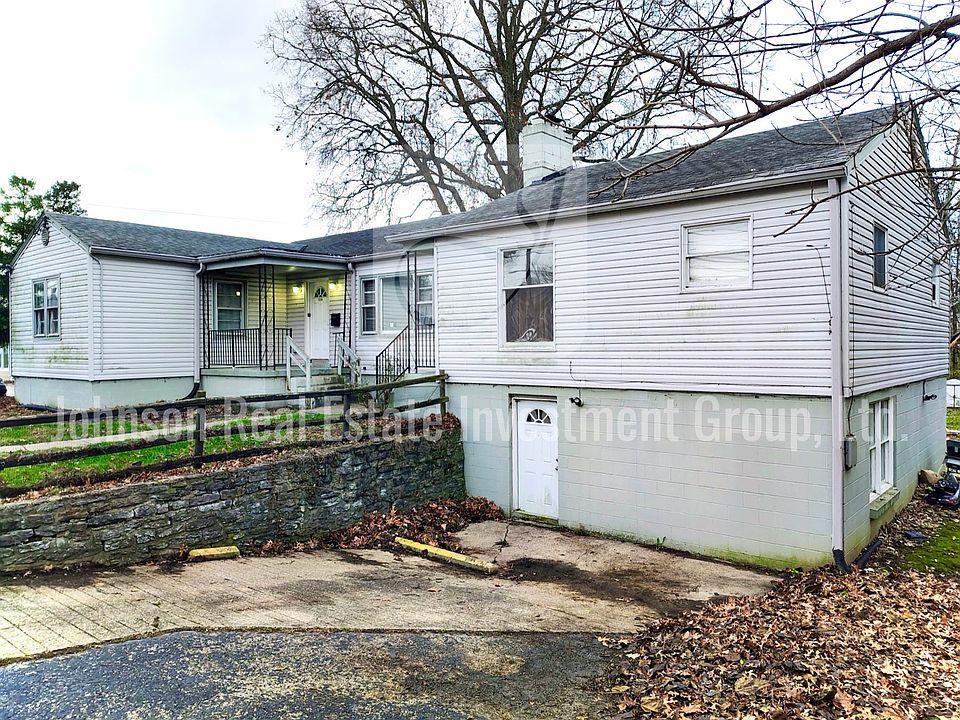 Large duplex with tons of space on a huge lot.