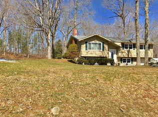 35 Garnet Ridge Dr, Tolland, CT 06084