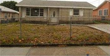 1st image of 826 Nottingham Blvd