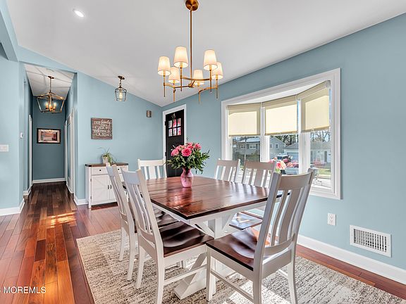 4th image of 36 Dartmouth Drive