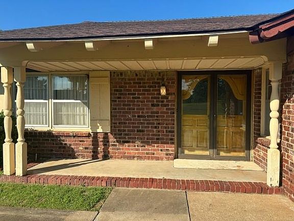 4th image of 2724 NE Orlie Dr