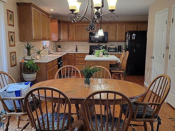 4th image of 27025 Waterside Dr