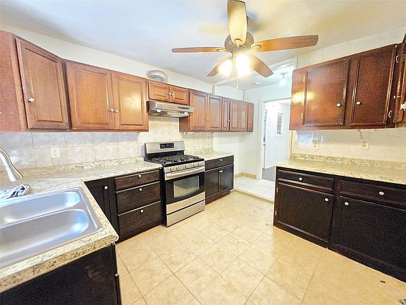 5th image of 9621 Sweetwater Ln
