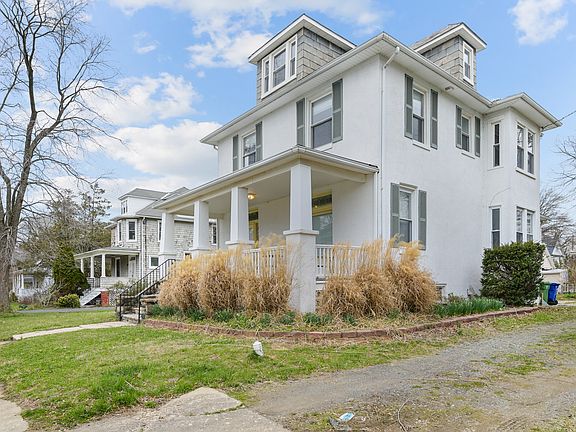 3rd image of 3102 Evergreen Ave #1