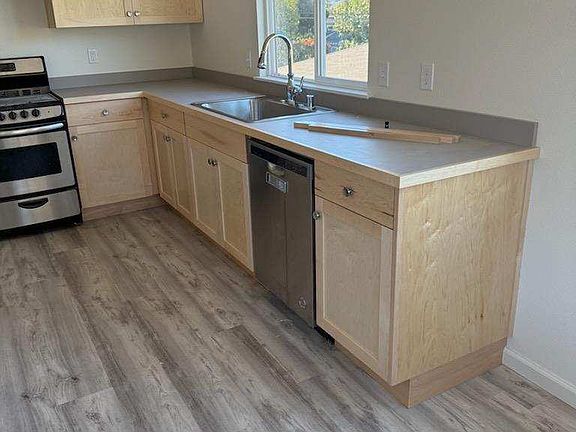 5th image of 2065 Harris St APT B