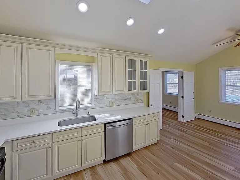 52 Rockefeller St #2 — Photo 5