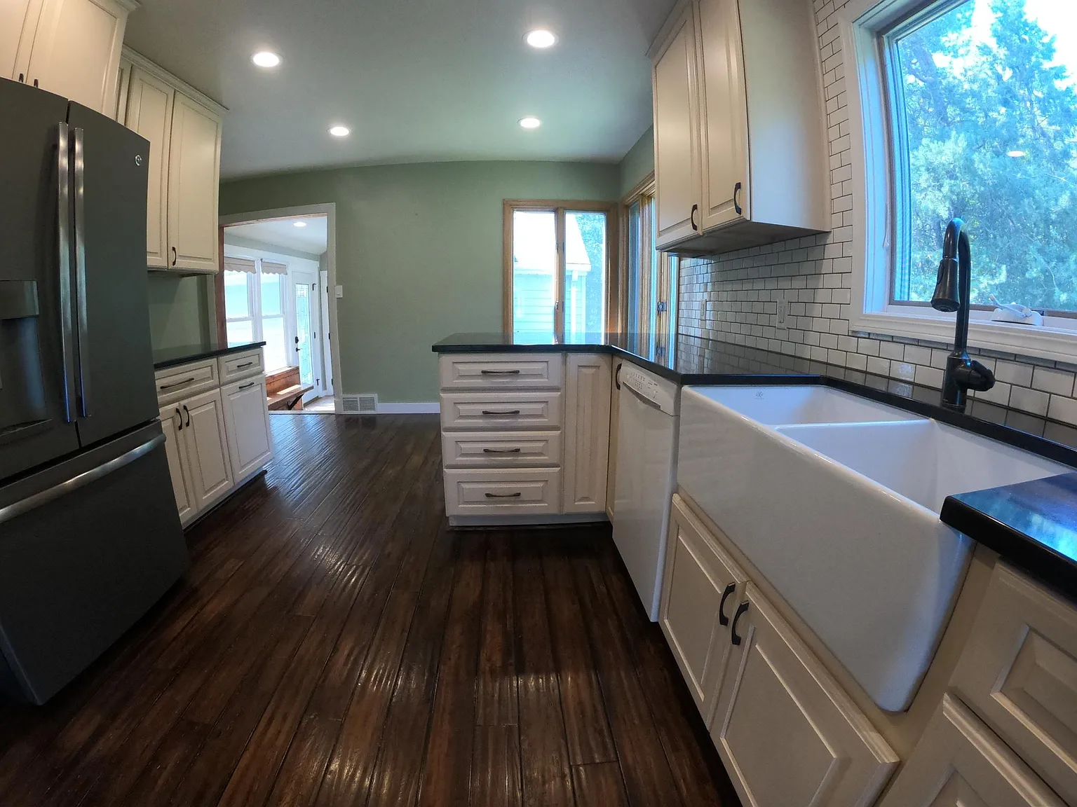 3 bed, 1732 sqft, $2,450 — Photo 3