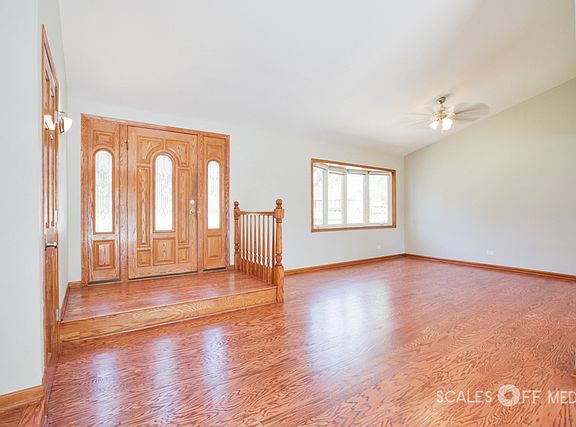 5th image of 5749 Essex Ct