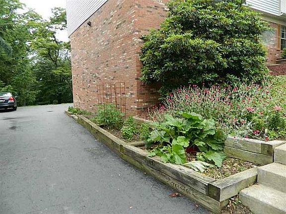 3rd image of 4717 Pembroke Ct