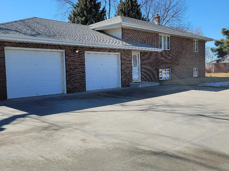 211 Glenmore Dr #211 — Photo 1