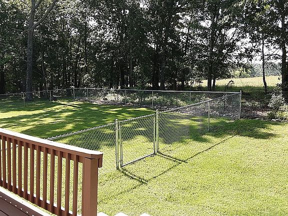 4th image of 218 Robin Hood Cir