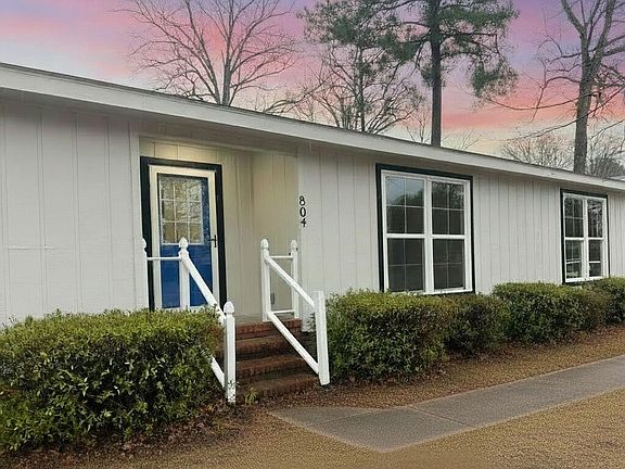4th image of 804 Speight Drive