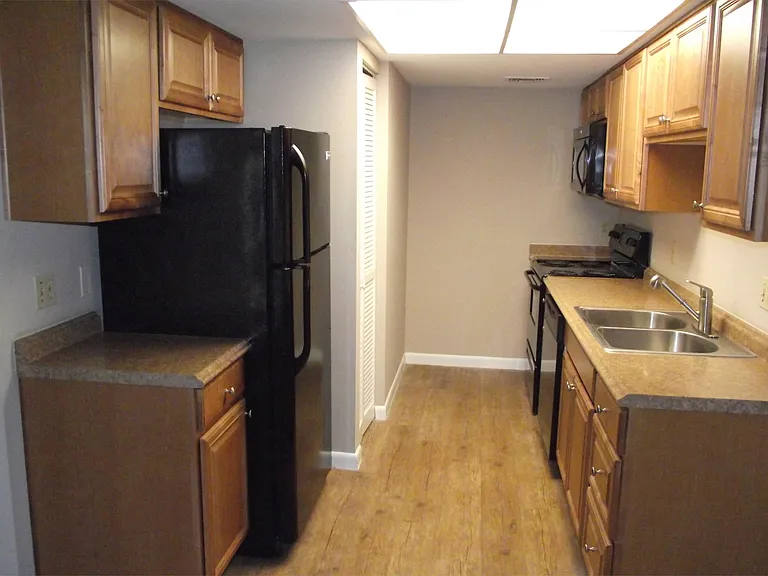 5293 Vineland Rd — Photo 12