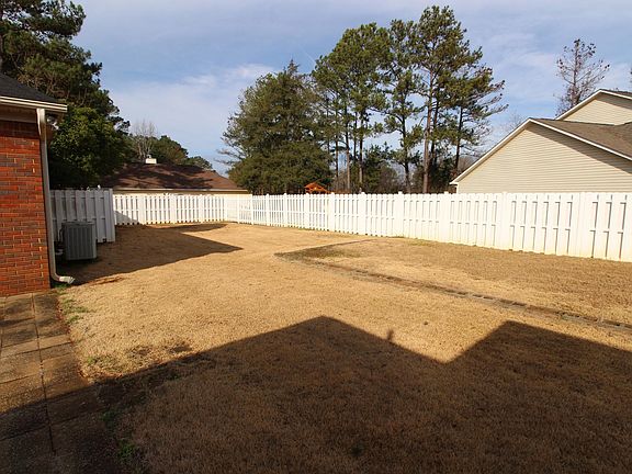 3rd image of 525 Waynewood Ct