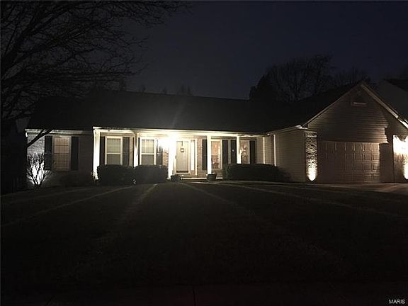 3rd image of 1927 Meadow Trails Dr