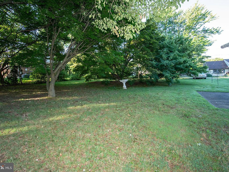 1st image of 919 Linden Ave