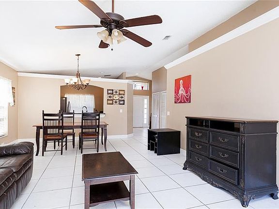 5th image of 13229 Greenpointe Dr