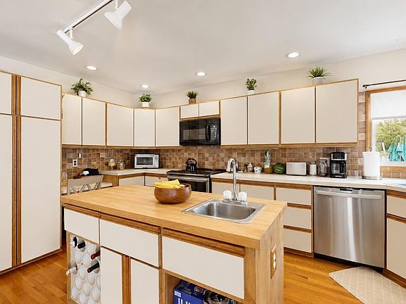 5th image of 710 N Burghley Ave