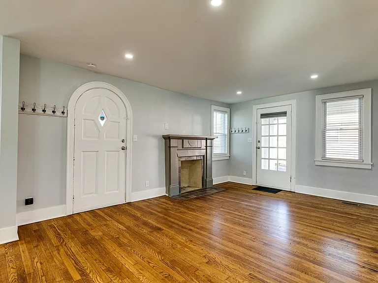 819 E Meade Ave — Photo 5