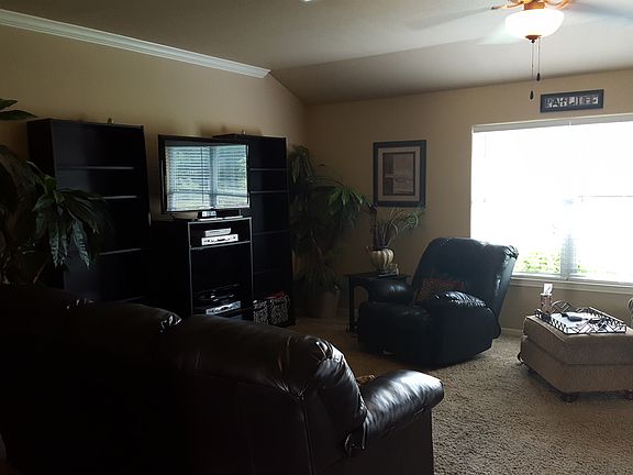 3rd image of 1142 Squire Dr