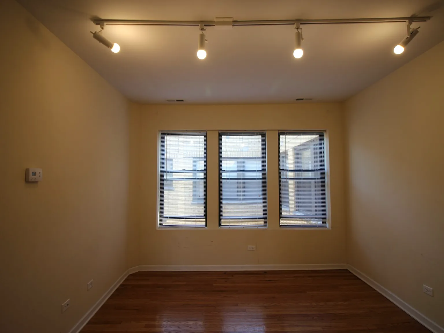 2 bed, 725 sqft, $1,800 — Photo 1