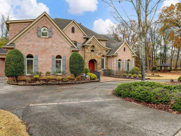 2215 Clarke Landing Dr, Cordova, TN 38016