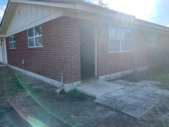 3rd image of 150 SE Oakmont St
