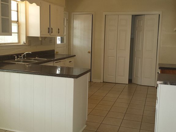 3rd image of 4311 Hunt Cliff Trce