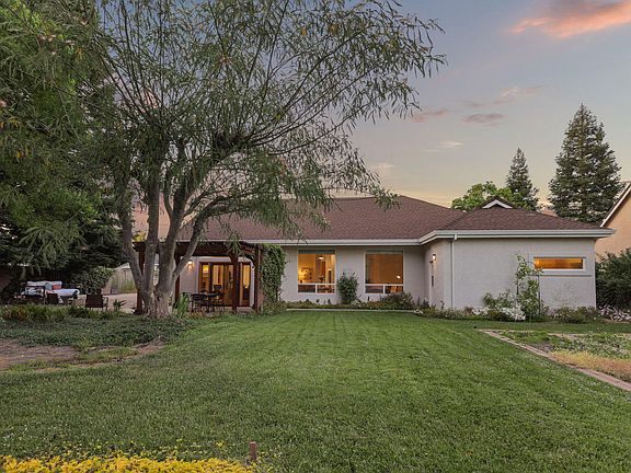 3rd image of 2719 Western Oak Dr